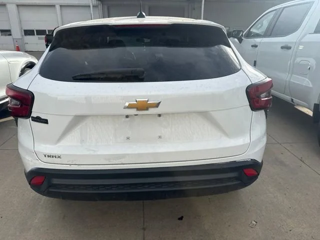 Used 2024 Summit White Chevrolet LS image 5
