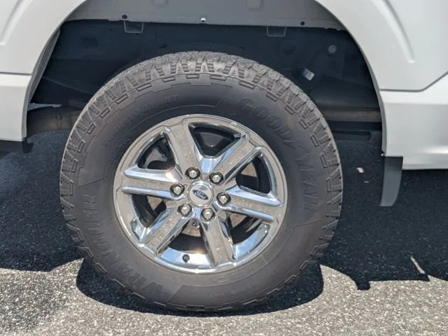 Certified Used 2025 Oxford White Ford XLT image 10