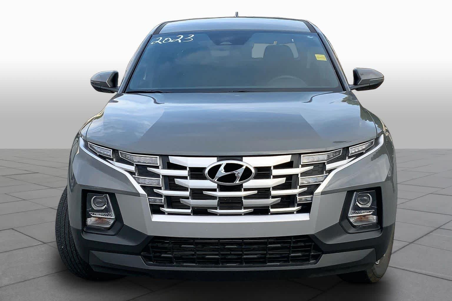 Used 2023 Hampton Gray Hyundai SEL image 4