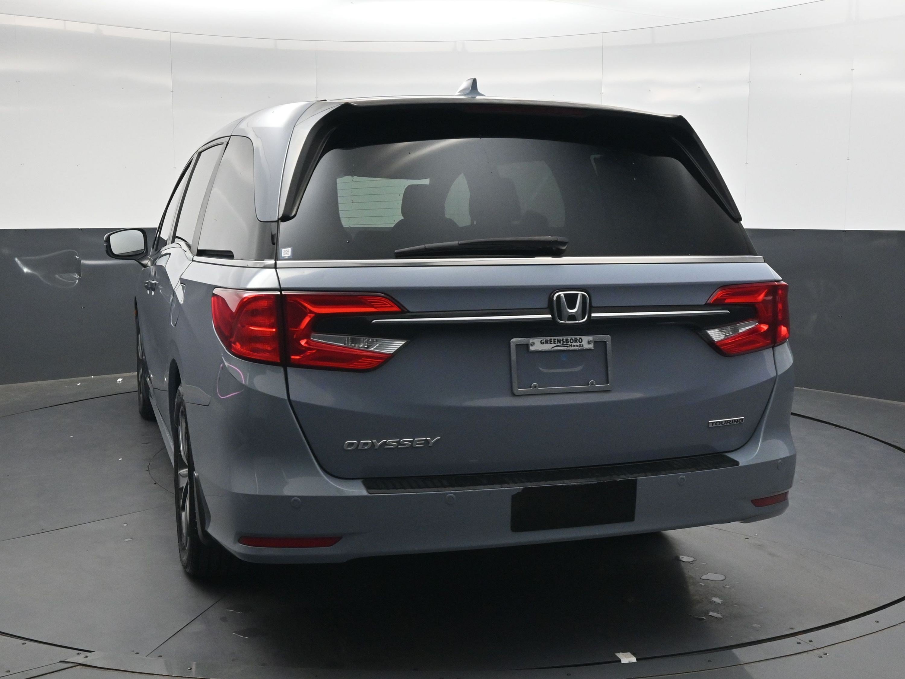 Used 2023 Sonic Gray Pearl Honda Touring image 5