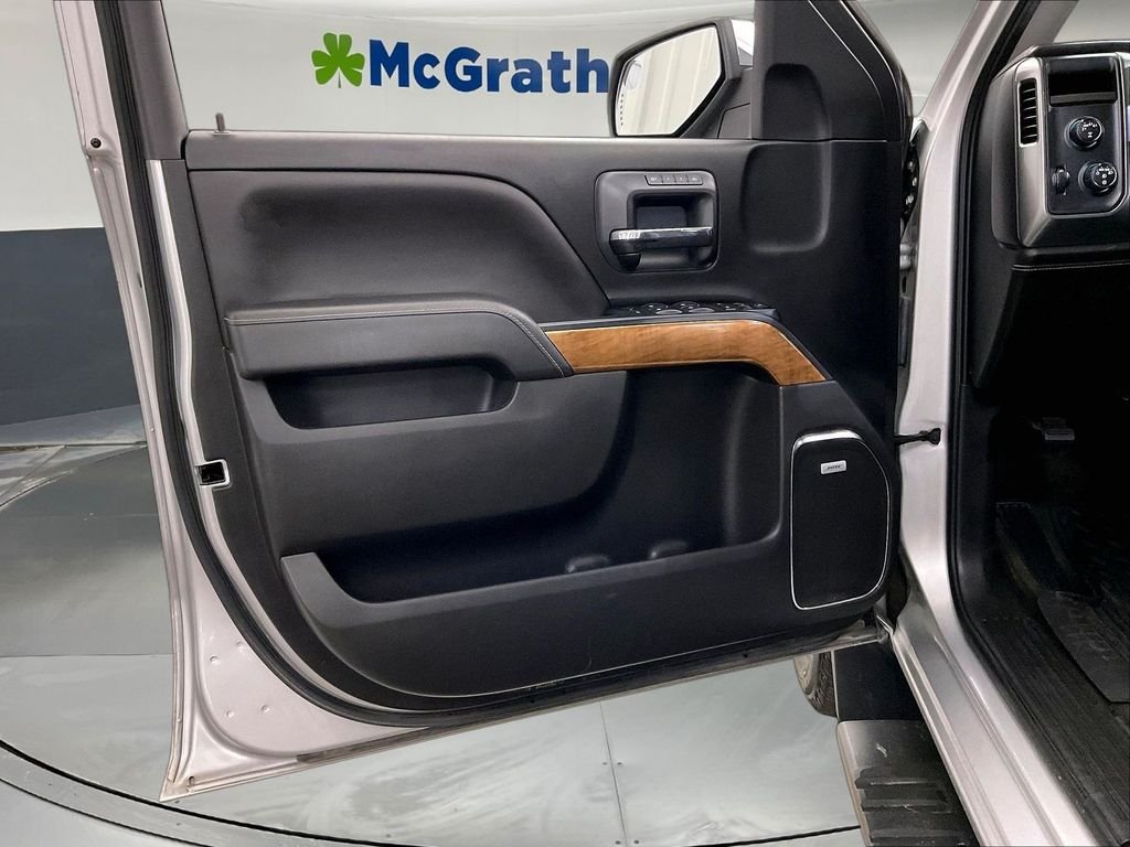 Used 2018 Silver Chevrolet LTZ image 28