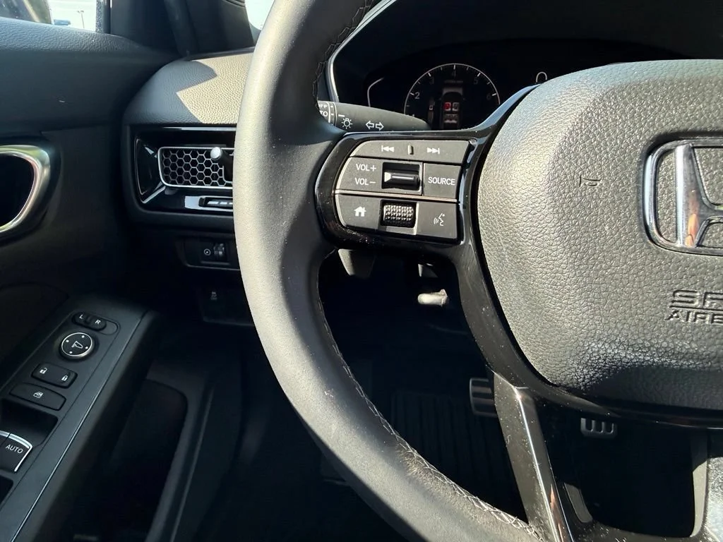 Used 2025  Honda Sport image 14