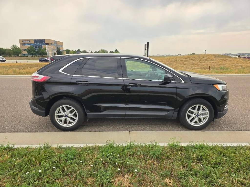 Used 2022 Agate Black Metallic Ford SEL image 6