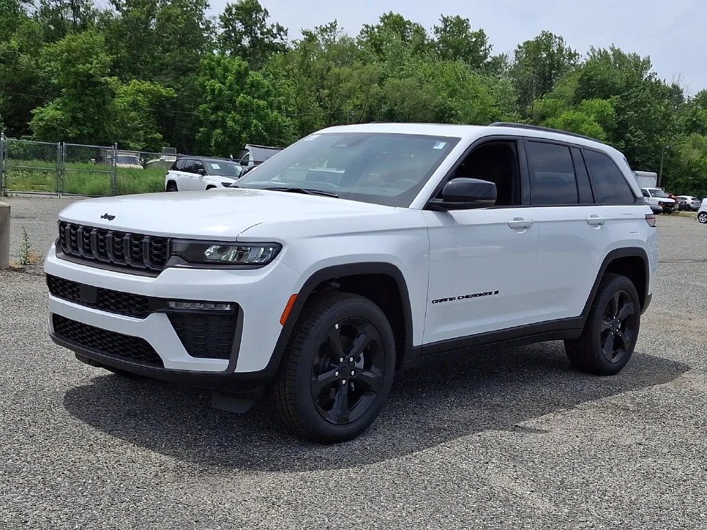 New 2026 Bright White Clear-Coat Exterior Paint Jeep Limited image 4