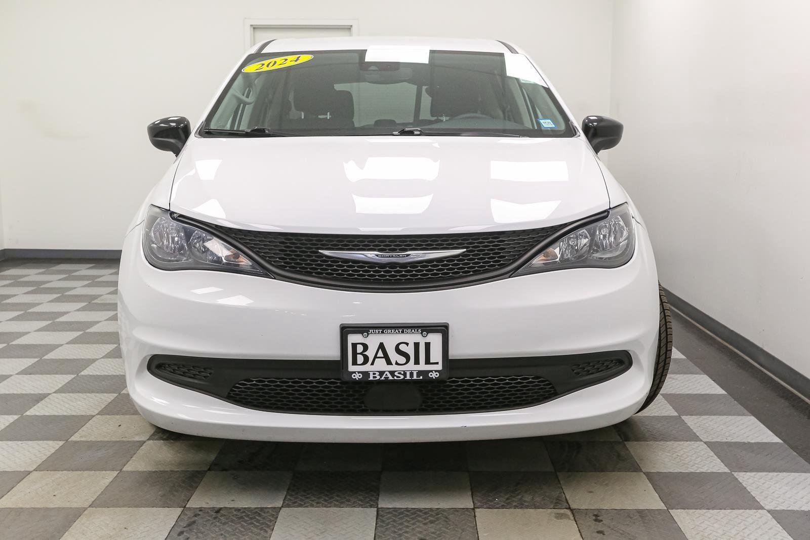 Used 2024 Bright White Clearcoat Chrysler LX image 3
