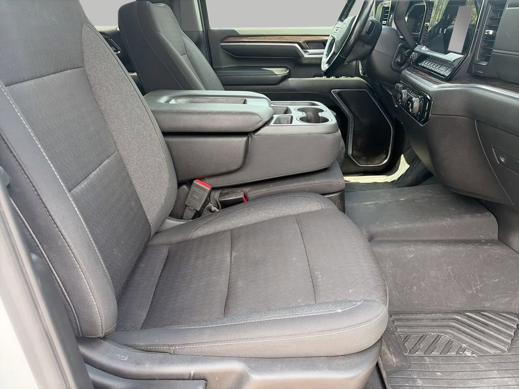 Used 2024 White Chevrolet LT image 9