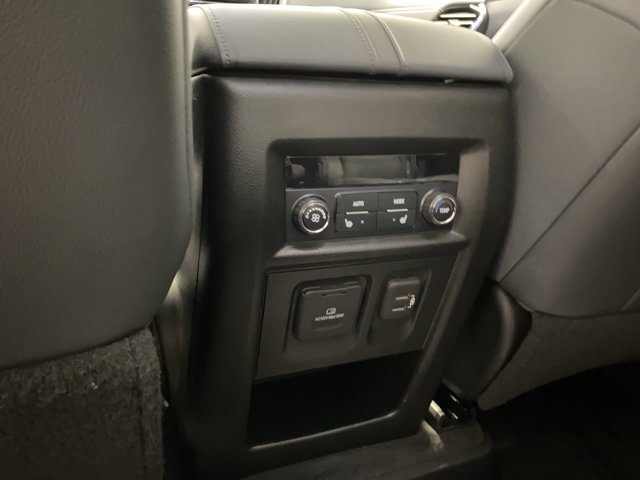 Used 2021 Iridescent Pearl Tricoat Chevrolet Premier image 22