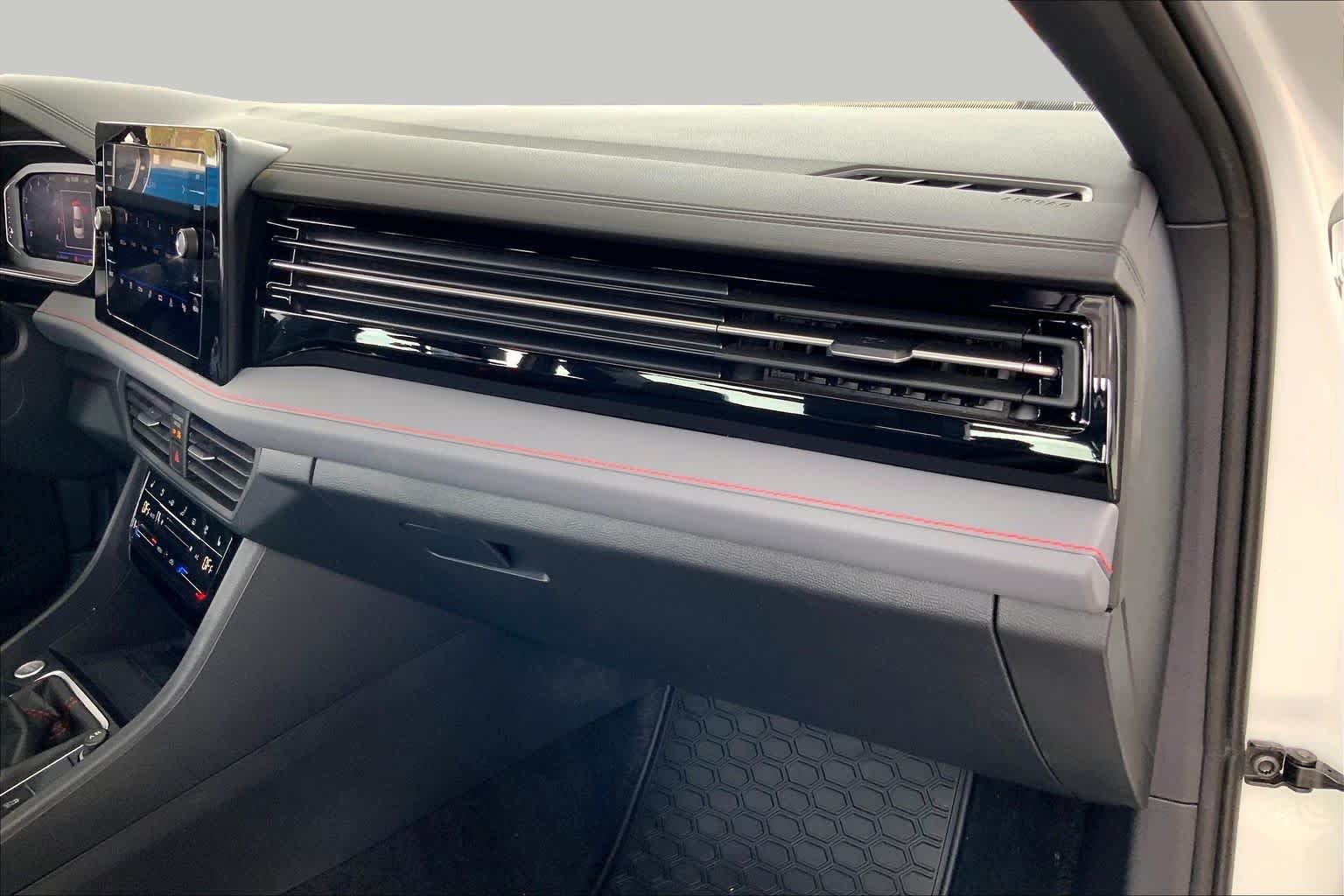 Used 2025 Pure White Volkswagen Autobahn image 18