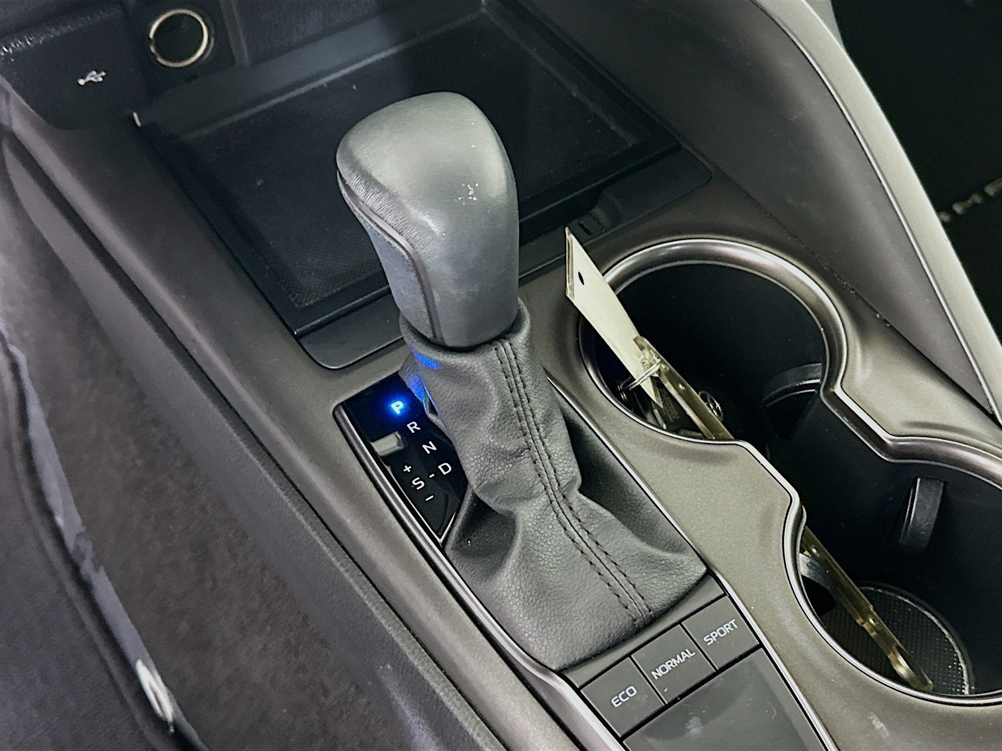 Used 2024 Ice Toyota SE image 21