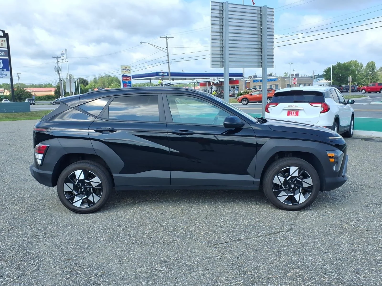 Used 2025 Abyss Black Hyundai SEL image 4
