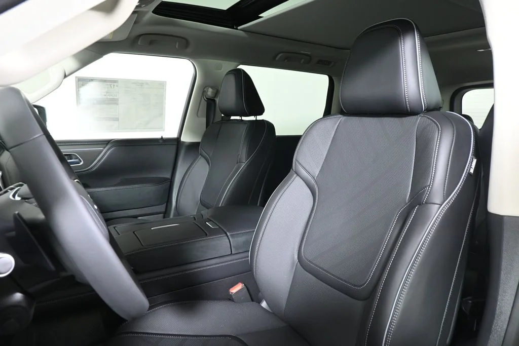 New 2027 White INFINITI LUXE image 15