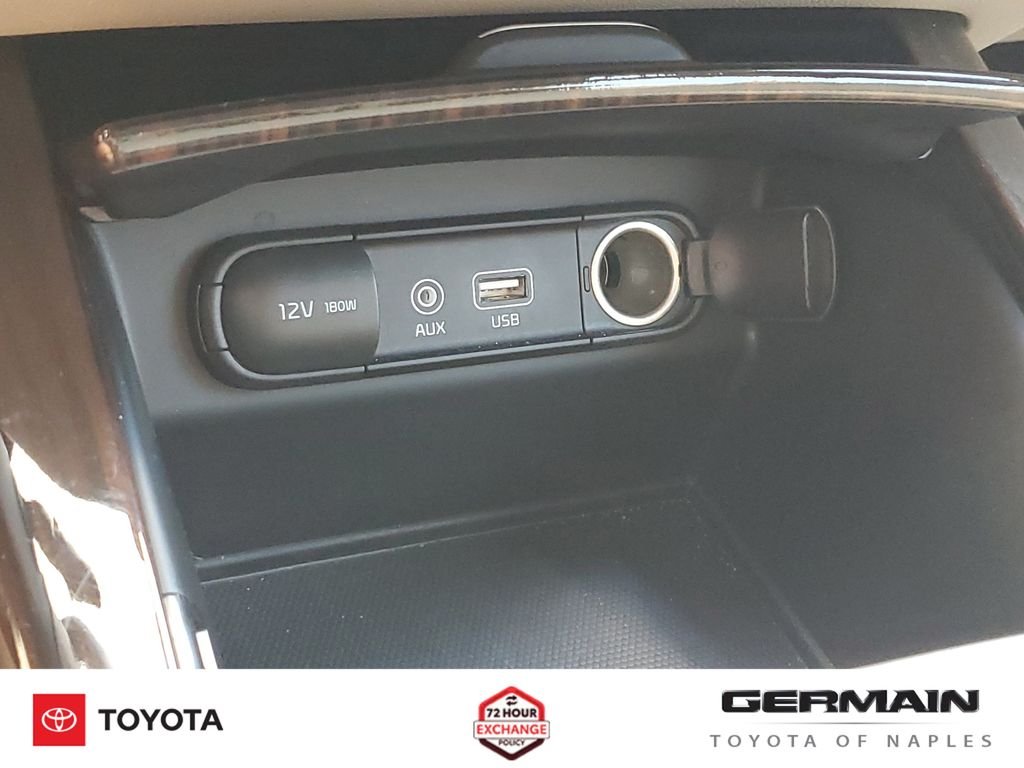 Used 2019 White Kia EX image 34