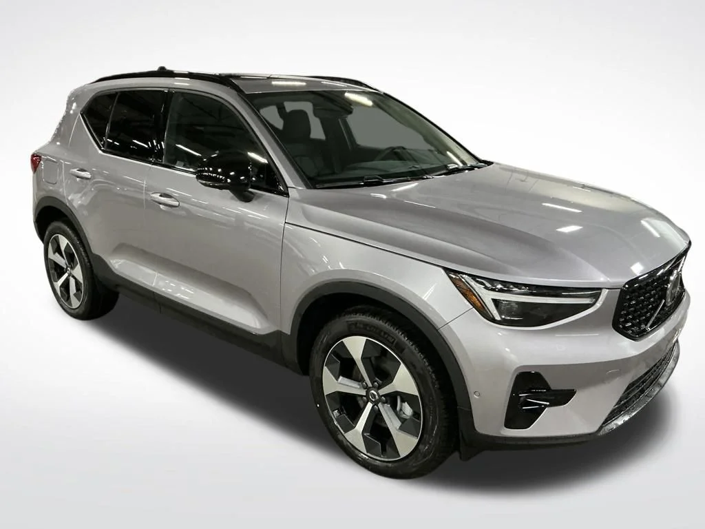 New 2026 Aurora Silver Volvo Plus image 7