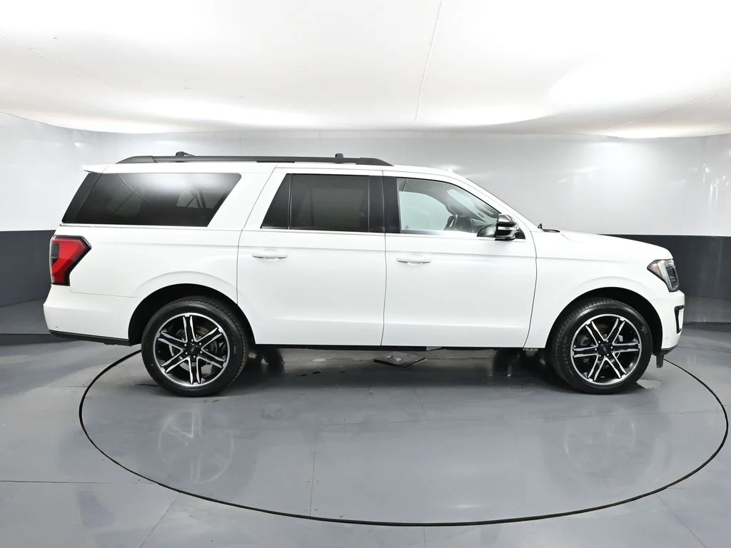 Used 2021 White Ford Limited image 3