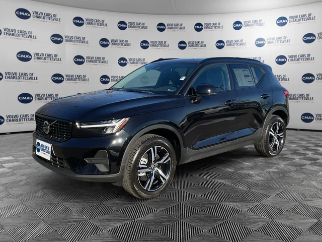 2026 Volvo XC40 Core