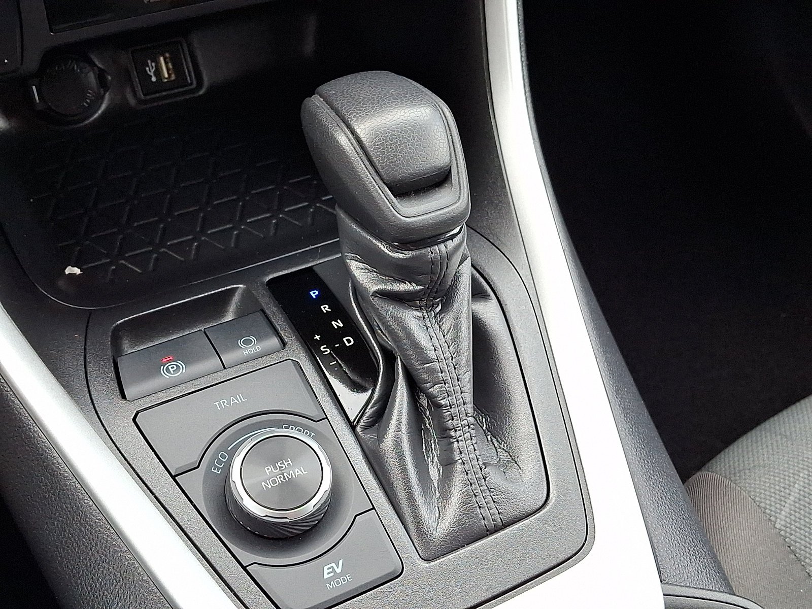 Used 2025 Silver Sky Metallic Toyota Hybrid XLE image 13