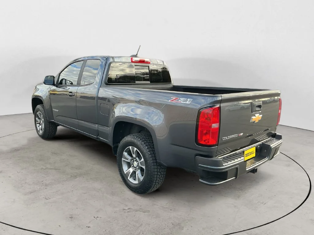 Used 2017 CYBER GRAY METALLIC Chevrolet 4WD Z71 image 11