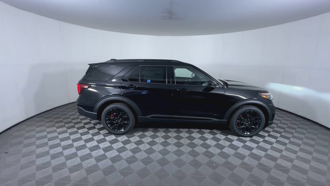 New 2027 Agate Black Metallic Ford ST image 9
