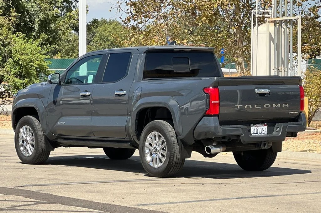 Certified Used 2025  Toyota Limited image 7