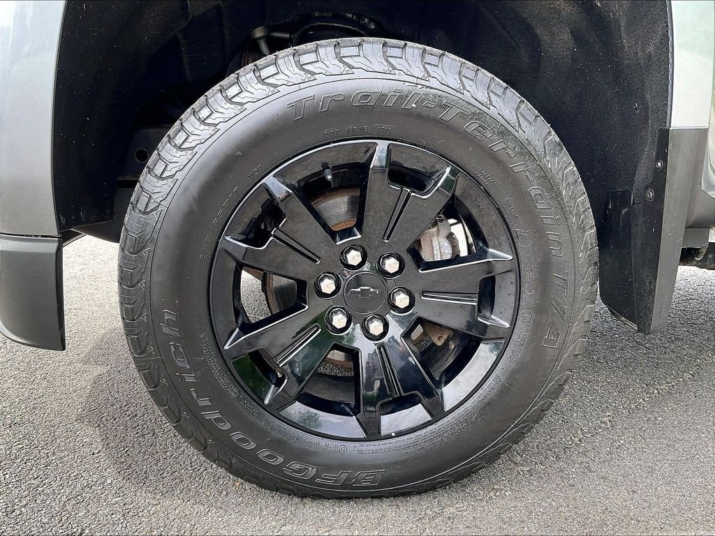 Used 2018 Gray Chevrolet Z71 image 22