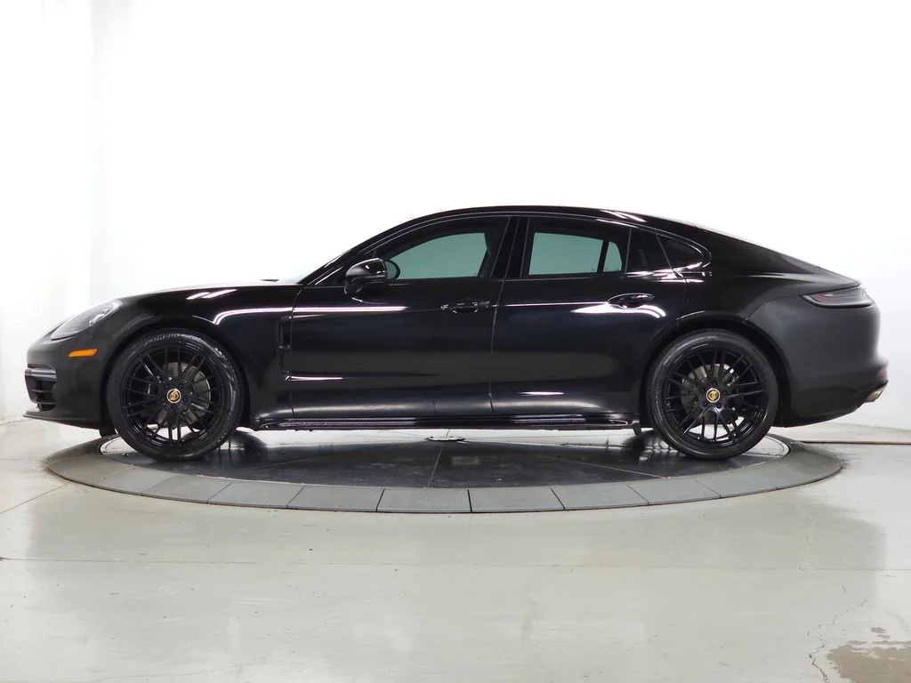 Used 2022  Porsche 4S image 2