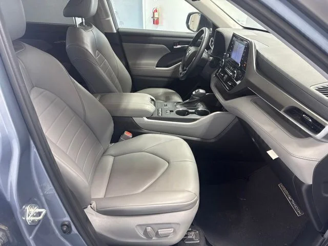 Used 2021  Toyota XLE image 29