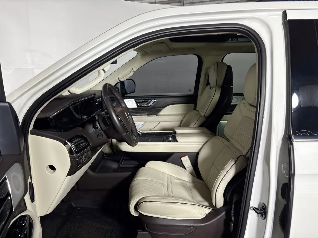 Used 2023 White Lincoln Black Label image 11
