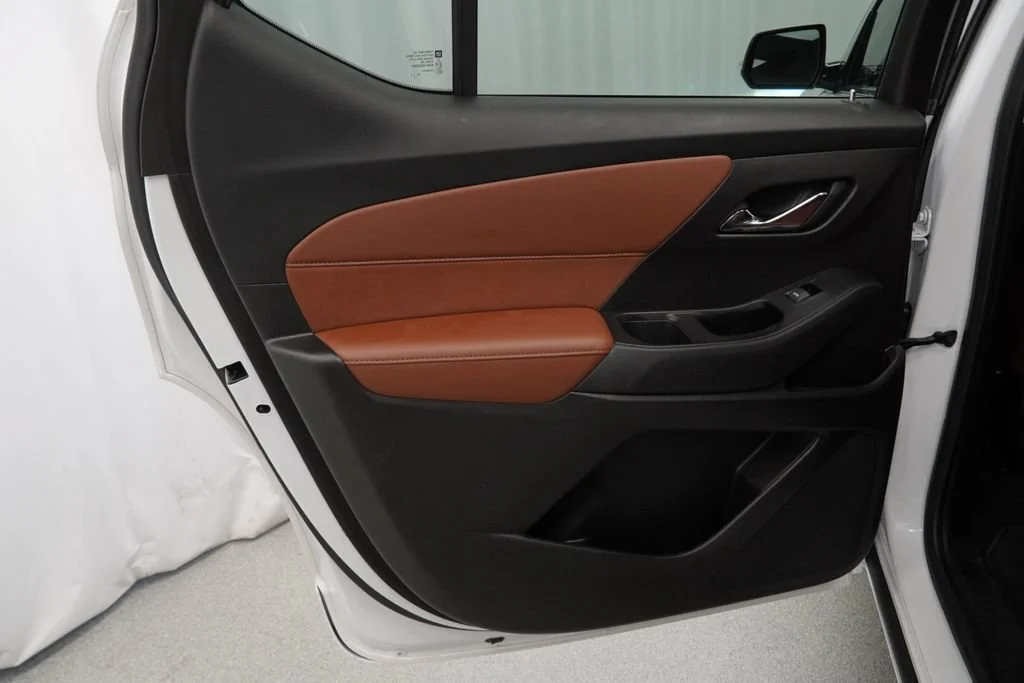Used 2019 IRIDESCENT PEARL TRICOAT Chevrolet High Country image 27