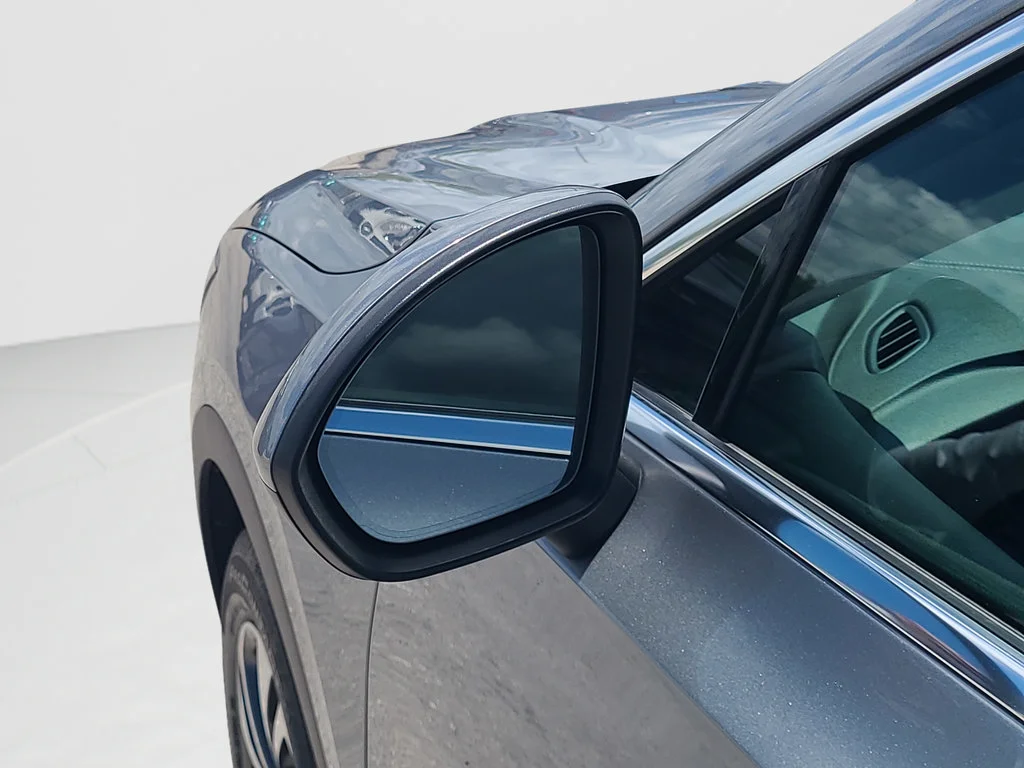 Used 2023 MOONSTONE GRAY METALLIC Buick Essence image 9