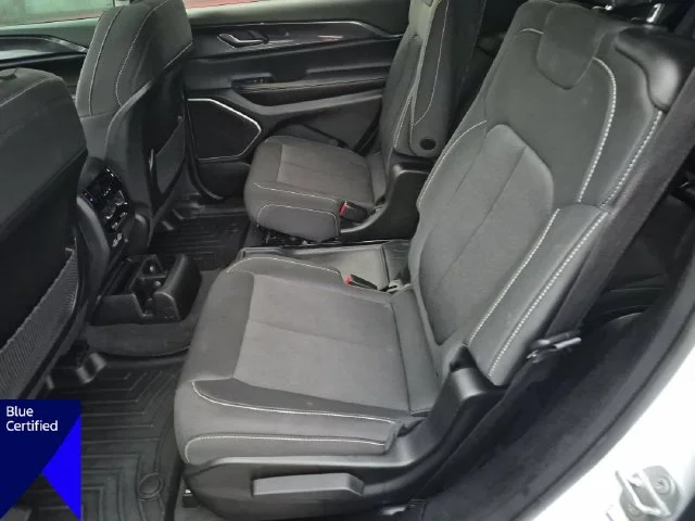 Used 2022 White Jeep Laredo image 29