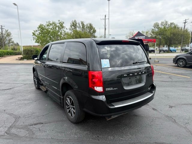 Used 2015 Black Dodge SXT image 5
