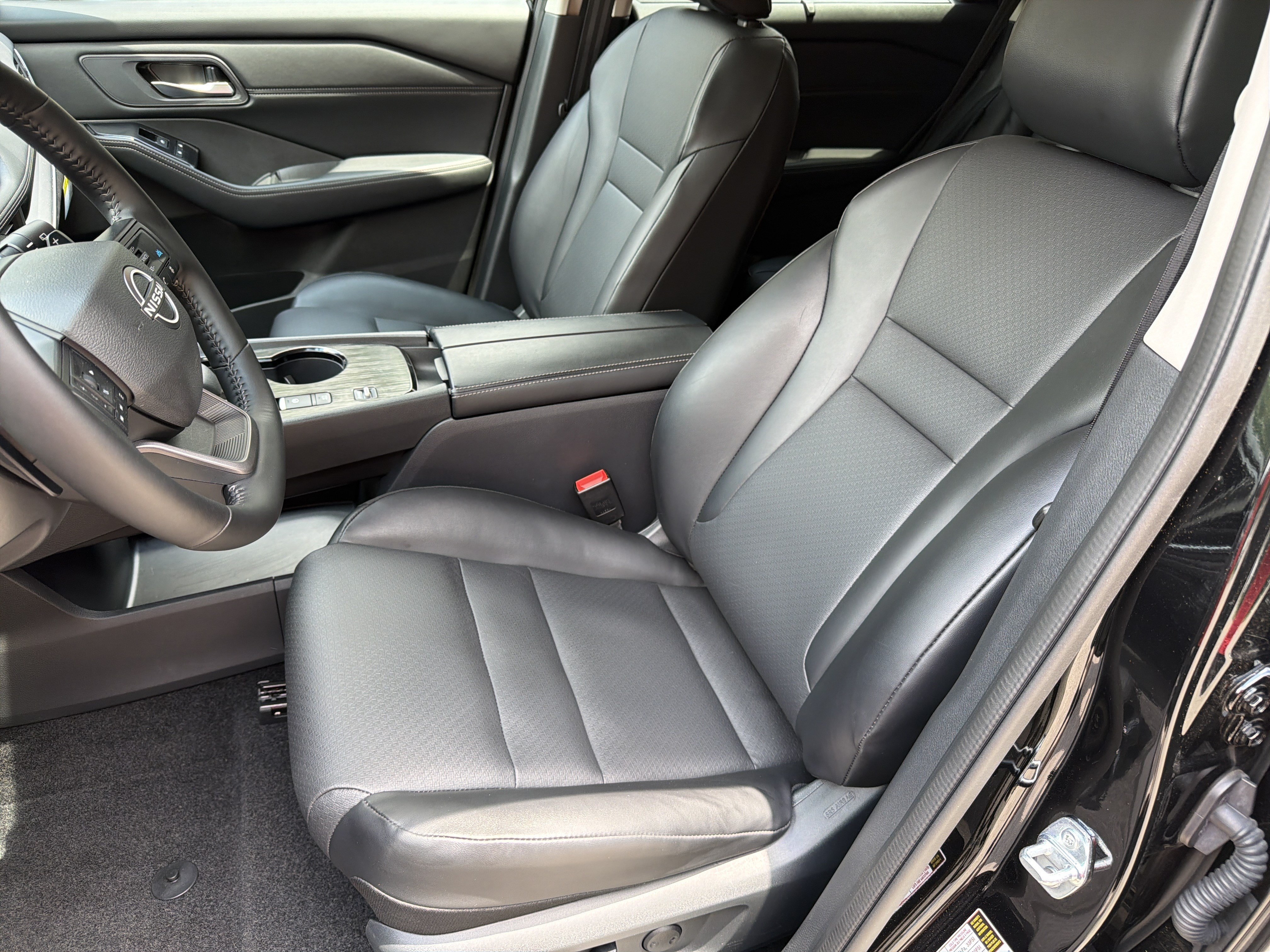 Used 2025 Super Black Nissan SV image 18