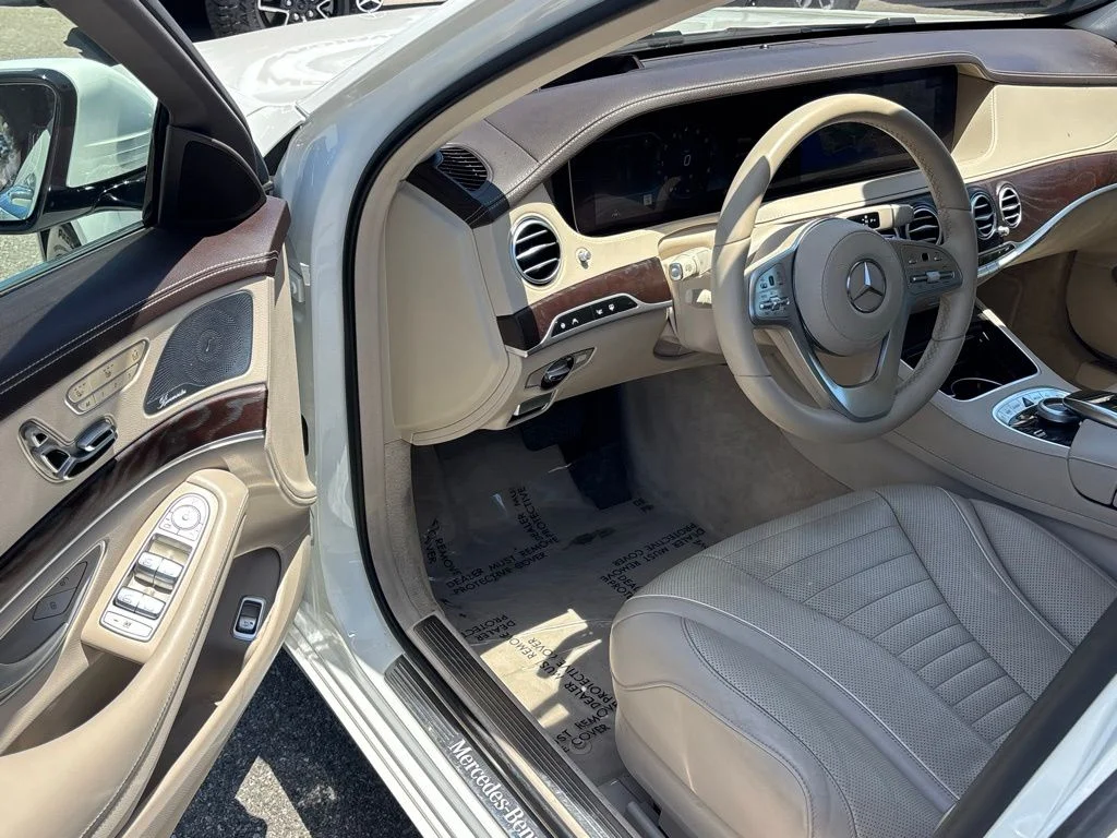 Used 2020 designo Diamond White Metallic Mercedes-Benz S 560 image 10