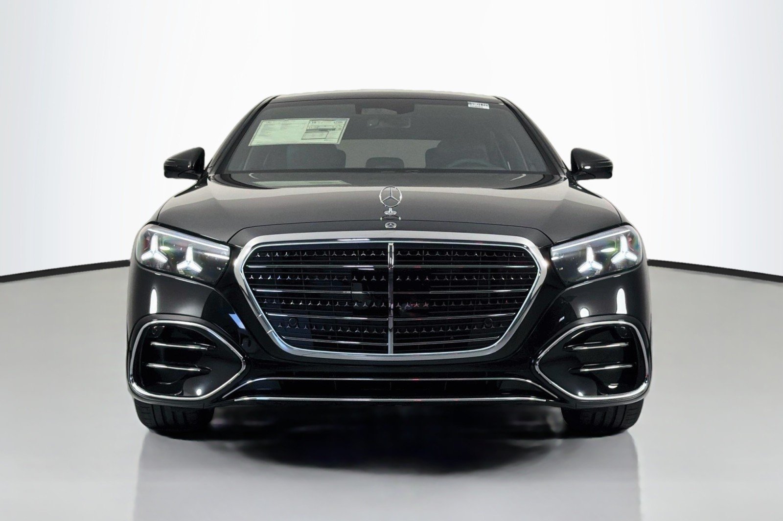 New 2027 Obsidian Black Metallic Mercedes-Benz S 580 4MATIC® Sedan image 2