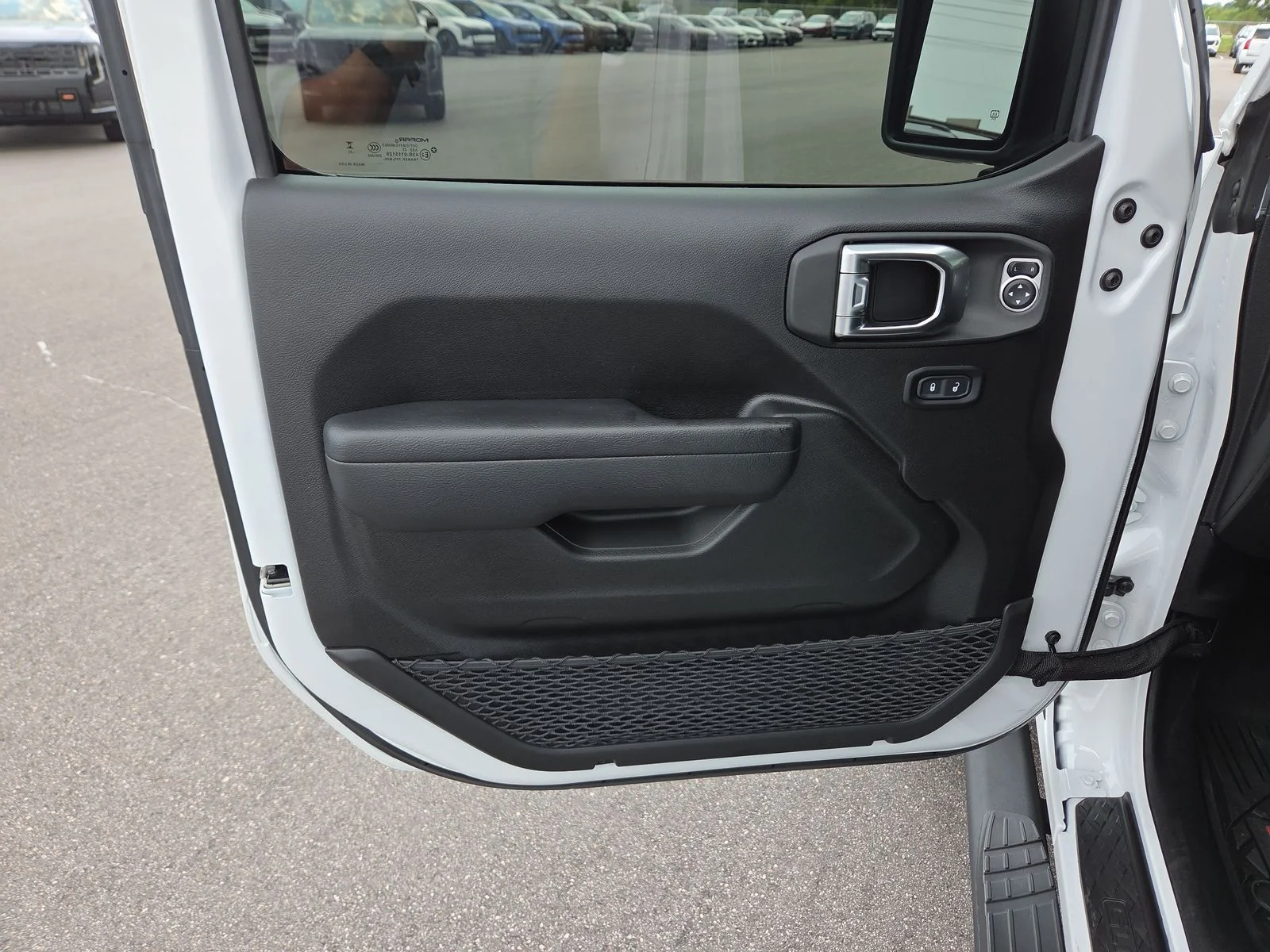 Used 2023 Bright White Clearcoat Jeep Rubicon image 11
