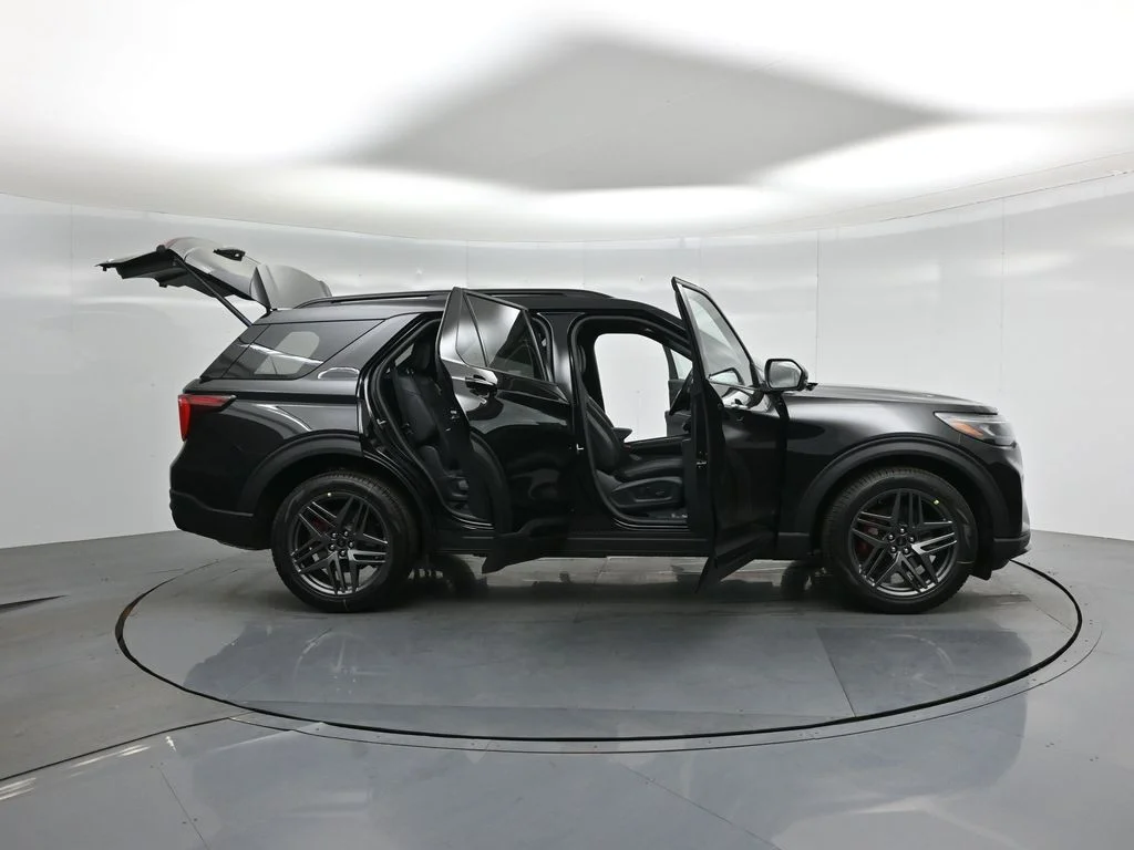 New 2026 Agate Black Metallic Ford ST image 4