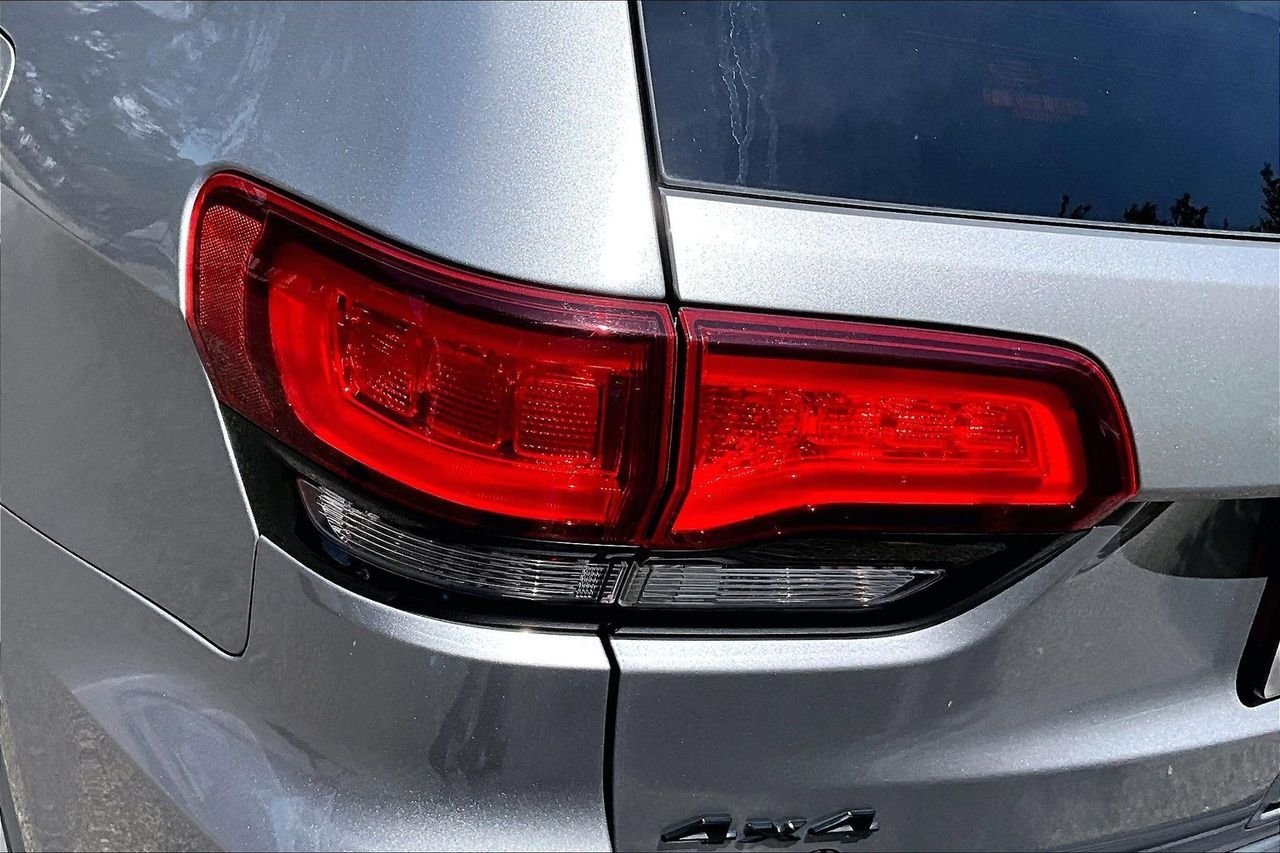 Used 2019 Silver Jeep Altitude image 20