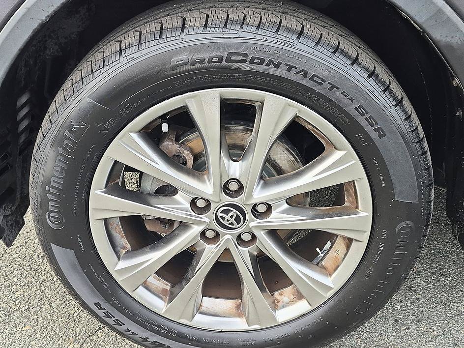 Used 2016 Magnetic Gray Metallic Toyota Limited image 10