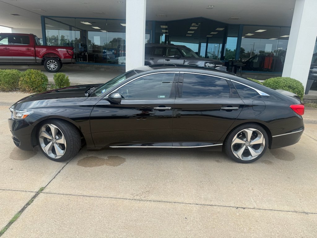 Used 2018 Crystal Black Pearl Honda Touring 1.5T image 12