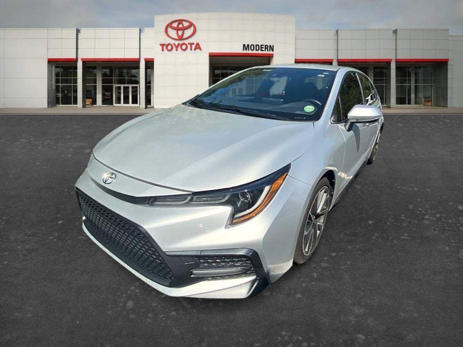 Used 2022 Classic Silver Metallic Toyota SE image 8