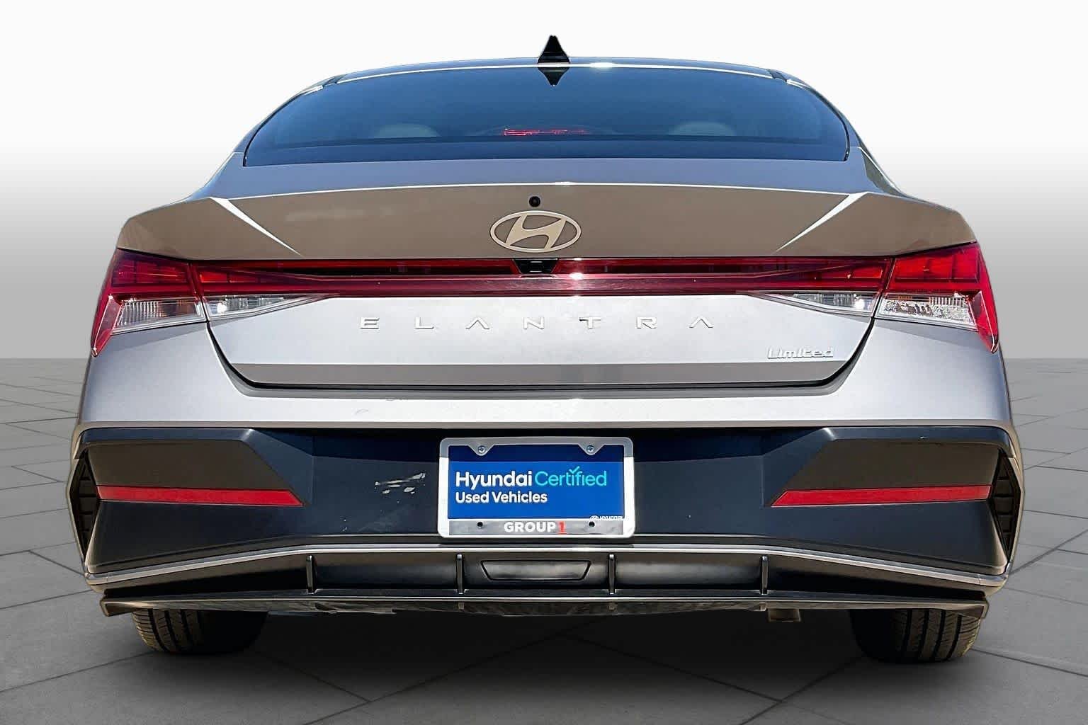 Used 2025 Fluid Metal Hyundai Limited image 5
