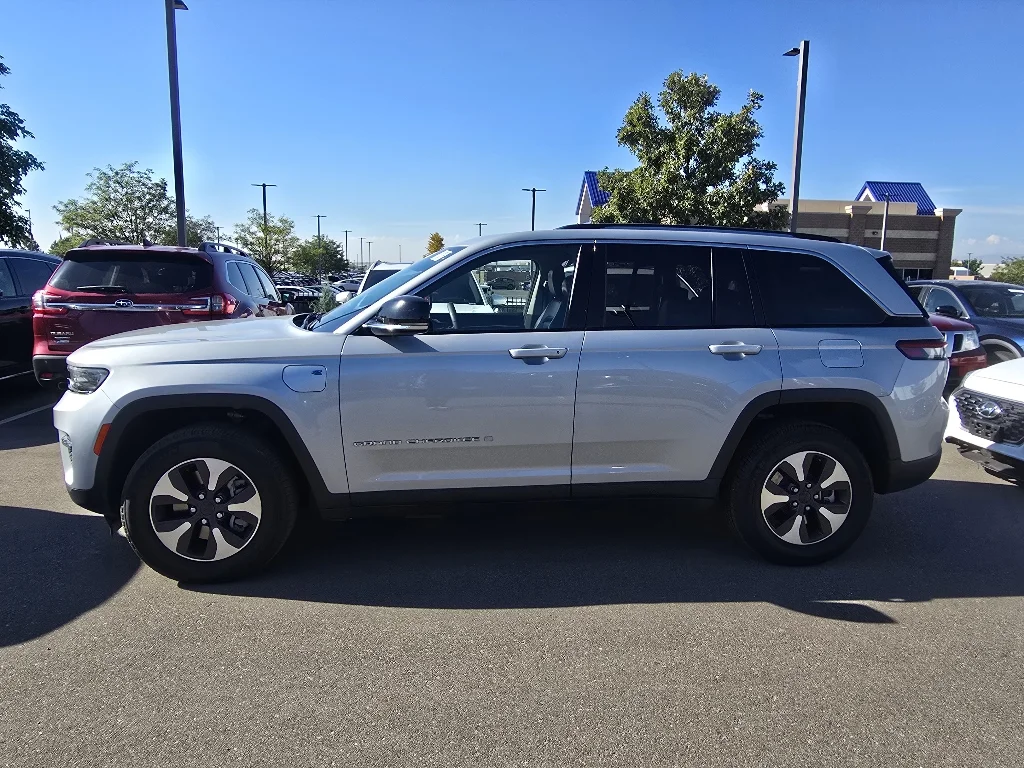 Used 2023 Silver Zynith Jeep 4xe image 2