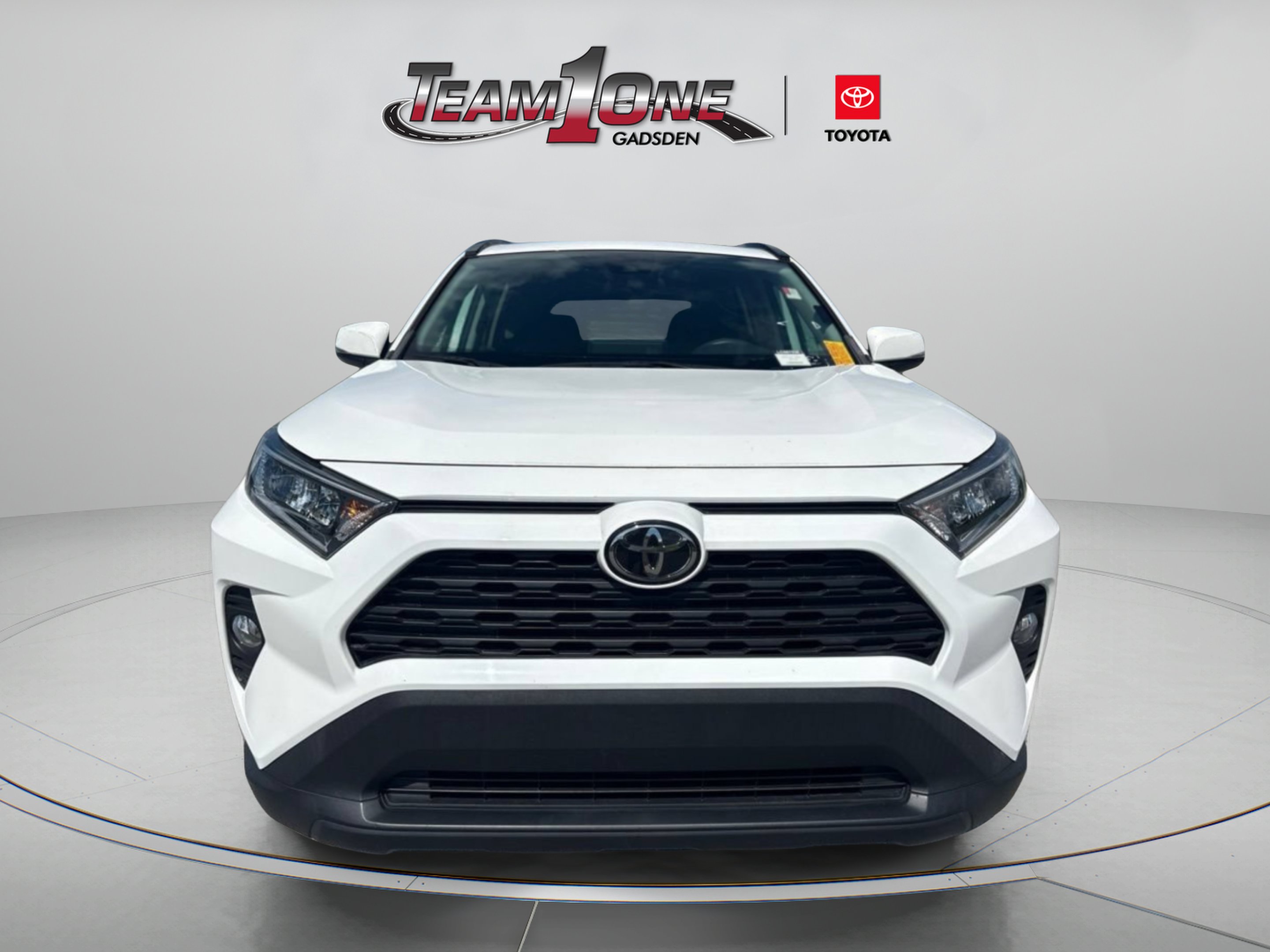 Used 2020 Super White Toyota XLE image 2