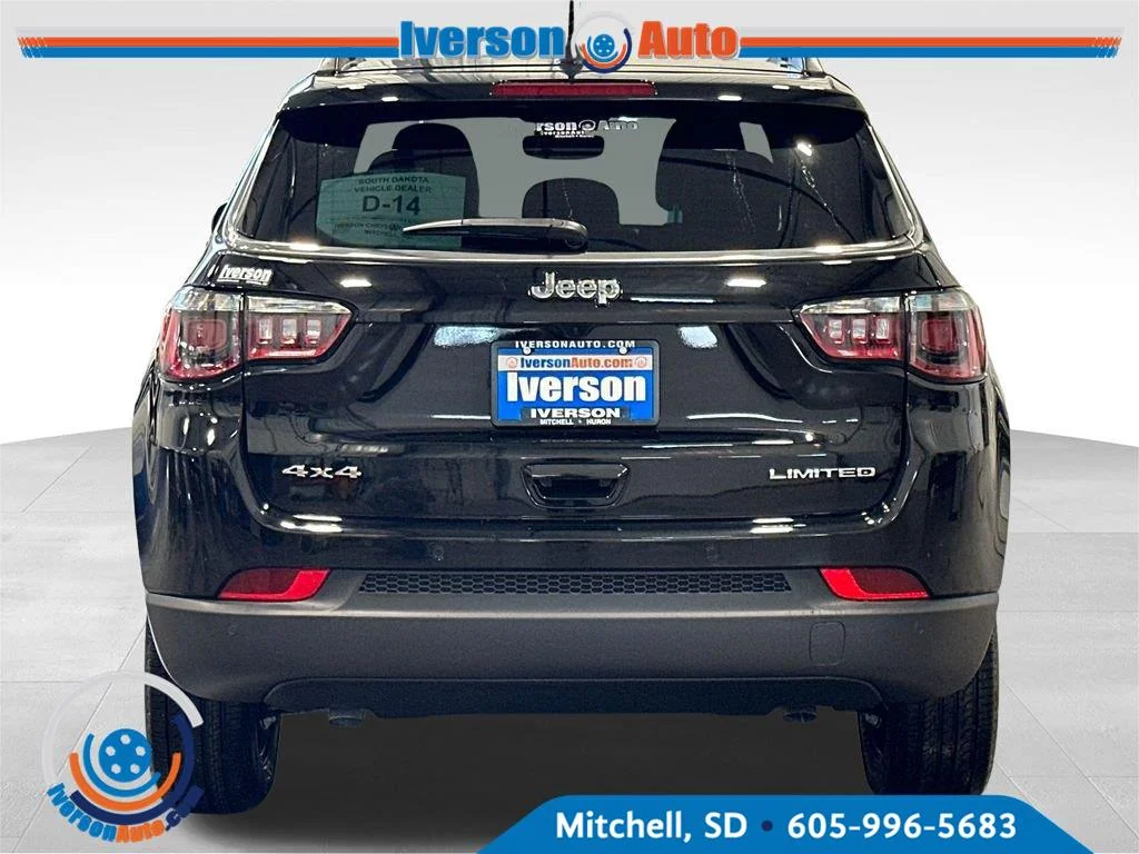New 2026 Diamond Black Crystal Pearlcoat Jeep Limited image 6