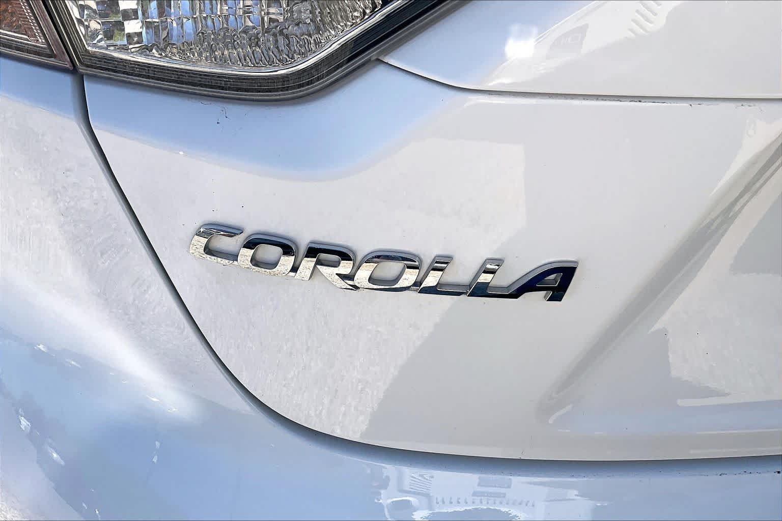 Used 2025 Ice Cap Toyota LE image 10