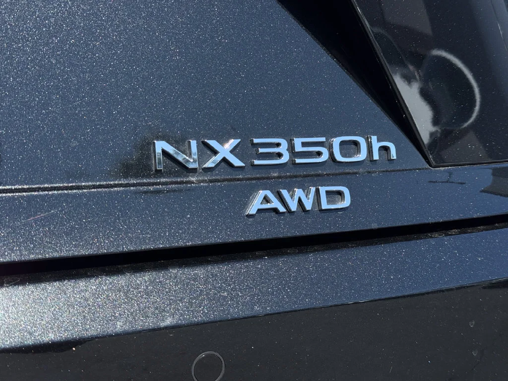 Used 2025  Lexus NX 350h Luxury image 10