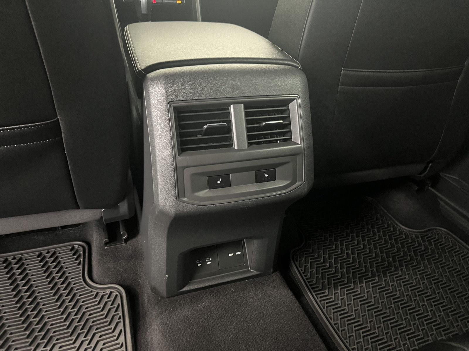 2023 Volkswagen Atlas Cross Sport SEL Premium R-Line - Photo 28