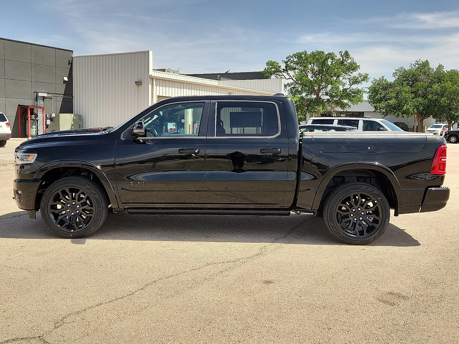 New 2026 Diamond Black Crystal Pearl-Coat  Paint Ram LIMITED CREW CAB 4X4 5