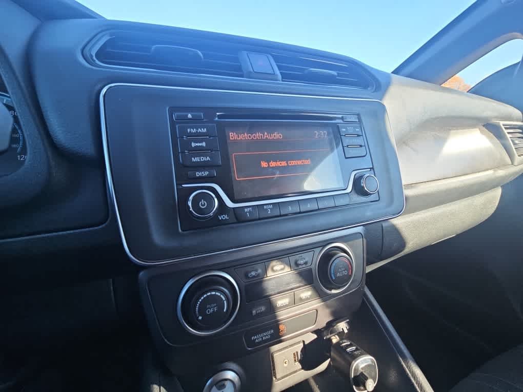 Used 2019 Silver Nissan S image 5