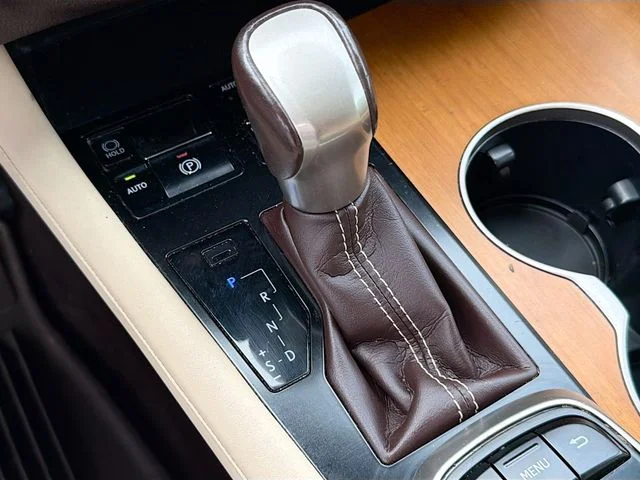 Used 2019 White Lexus 350 image 17
